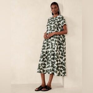 Banana Republic Aurelia Crepe & Satin Geometric
Maxi Dress in Green Geo Size XSP